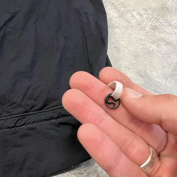 Lululemon Rest Less Tank Black And White Size 6 Built in Bra - Picture 4 of 8